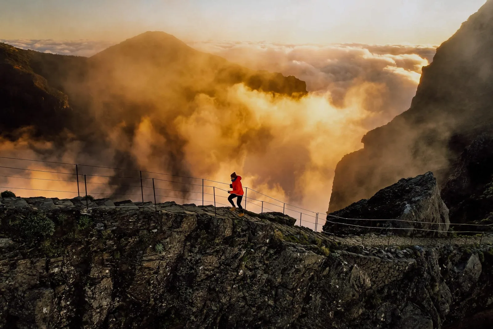 Funchal: Sunrise Pico do Arieiro & Ruivo Hike Transfer